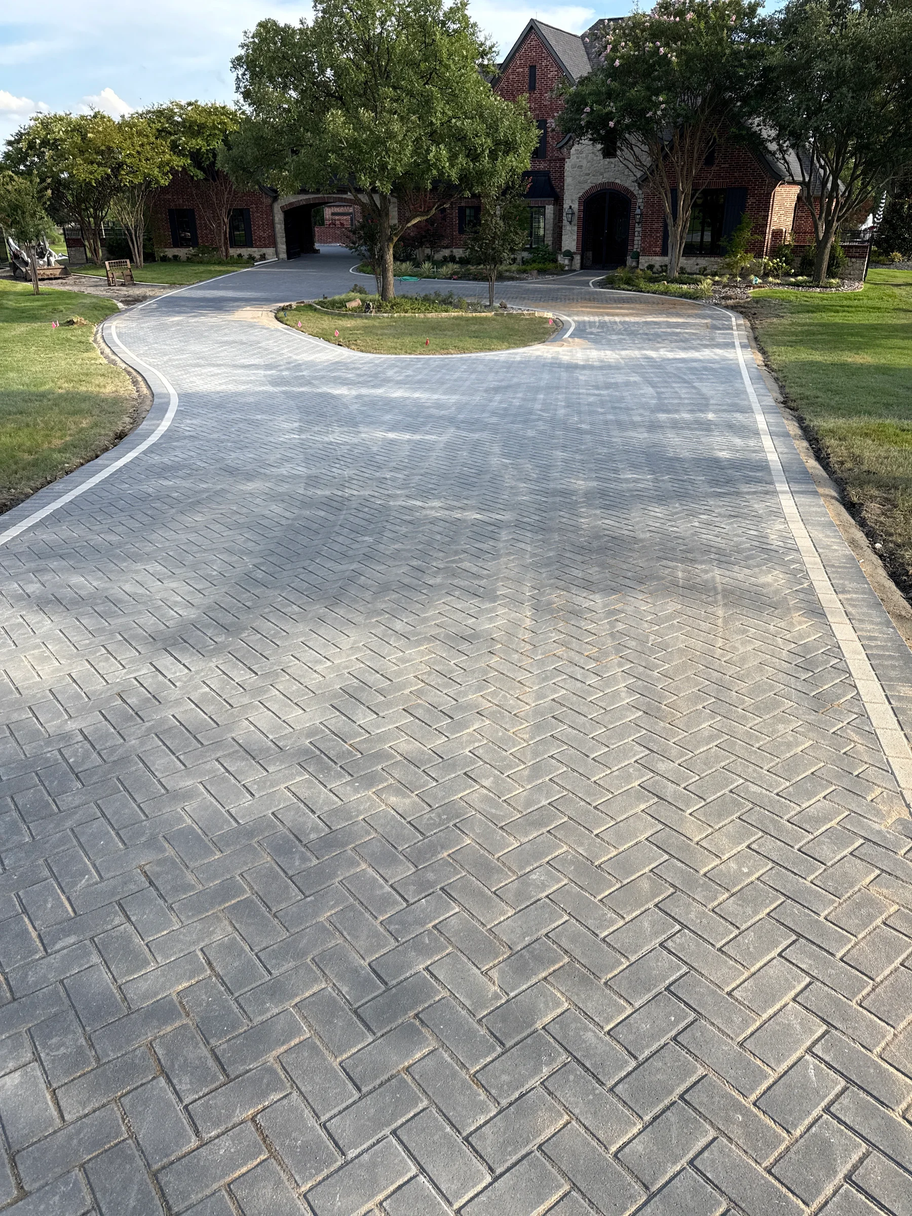 Curved paver driveway with a contrasting border