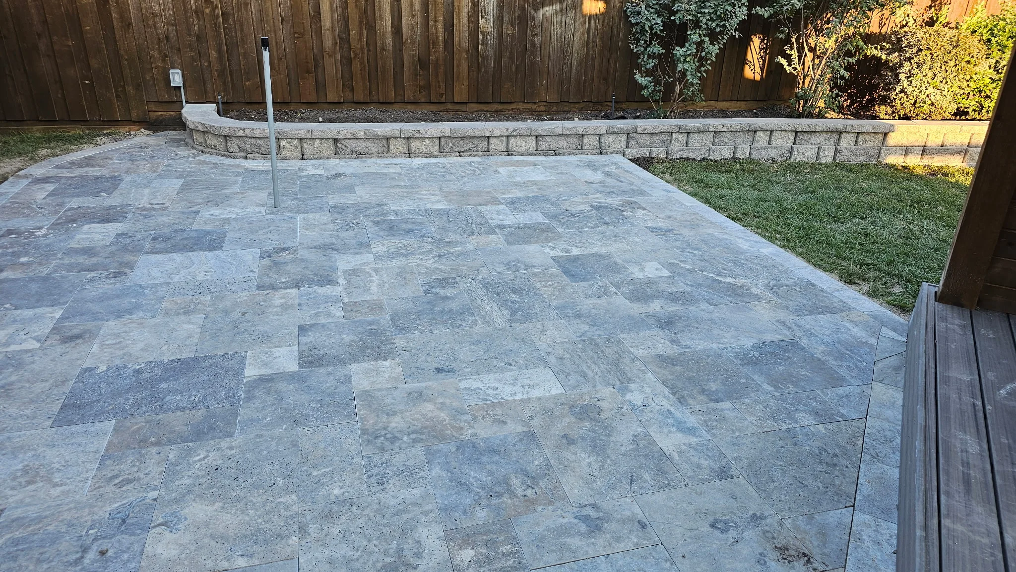 Natural-stone patio with retaining wall